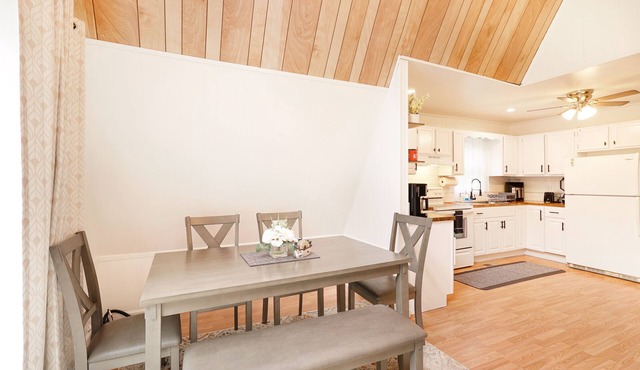 Riverfront🏕A-Frame/HOT TUB/Fire Pit! FAST Wifi in Maurertown