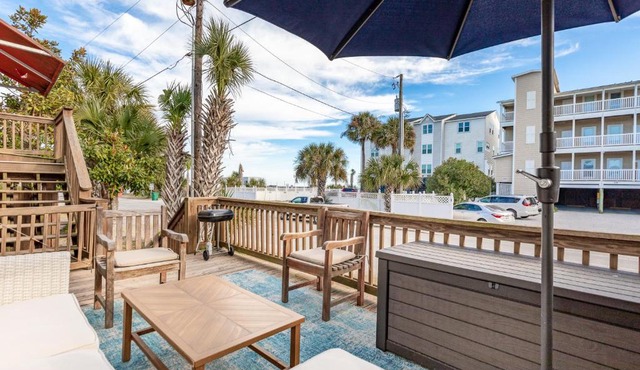 Salty Shack Unit B - Salty Shack - Dog Friendly Home - Across from the Beach - Central Location!