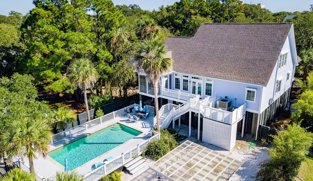 Sand Castle - Beach Retreat - Saltwater Heated Pool - 1st Block from the Center St.
