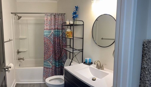 Sarah's House Rare-Gem! Charming 3-bedroom house in Central Rockingham with AC