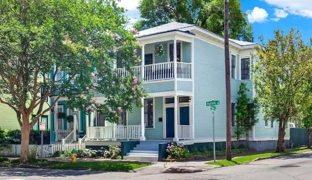 Savannah Home w/2 Units*Sleeps 12*Near Forsyth in Savannah