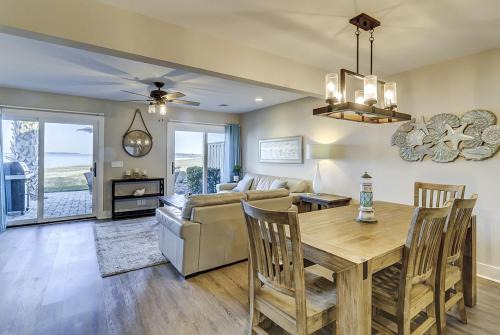 Schooner Court 740
