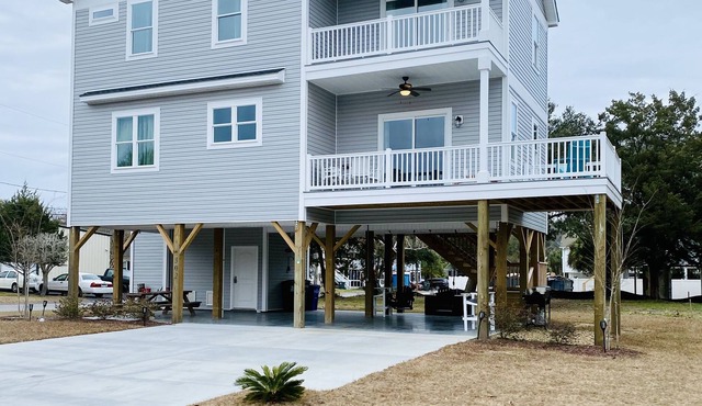 SEA DAYZ Beautiful NEW 4 Bdrm beach house steps to Windy Hill beach!