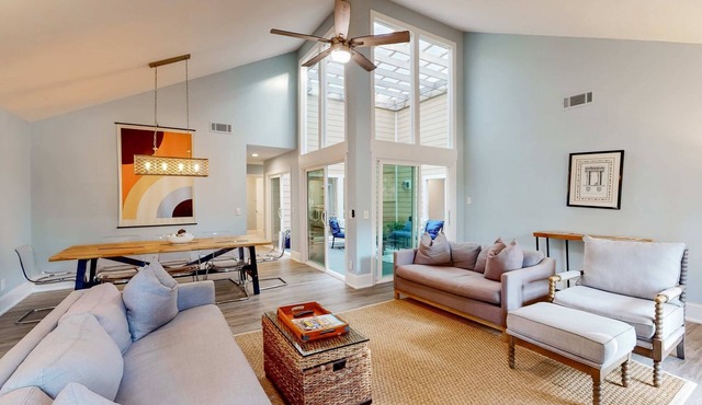 Sea Pines Home with firepit, deck and close to Lawton Stables