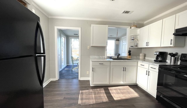 Seaside Cottage | Waterfront Property! Sleeps 4!
