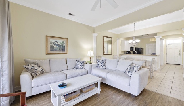 Seaside Inn 1 bedroom condo w/Kitchen and Balcony