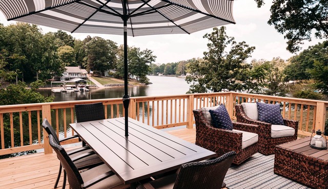 Secluded lakefront cottage on Lake Wylie in Charlotte, NC
