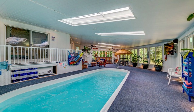 Secluded Lakefront House w/indoor pool - 2 Houses - Margaritaville Bar