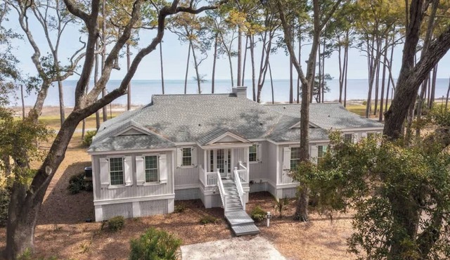 Secret Beach Cottage-Oceanfront with golf cart
