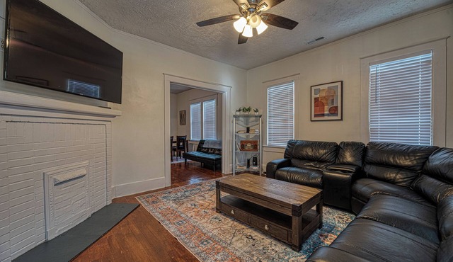 Serene 3-bedroom house with near downtown Florence