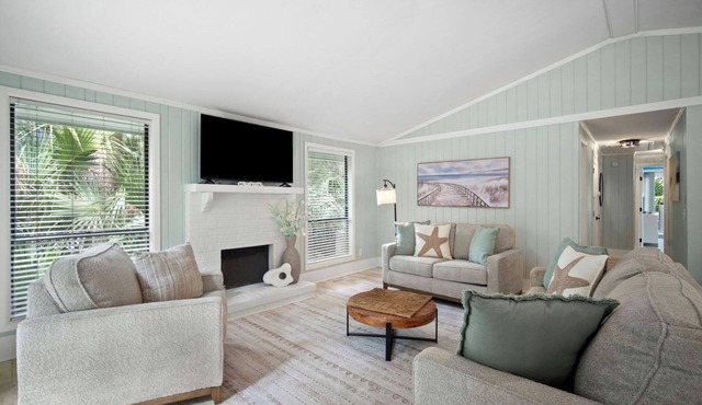 Serene Island Getaway, Golf Cart Included, Pet Friendly - 101 Sea Otter