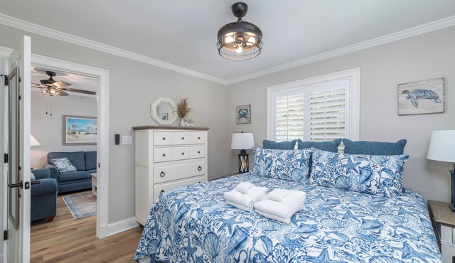 Short easy walk to BEACH. Pools, tennis & pickleball. Cozy & Shore 2 Please!