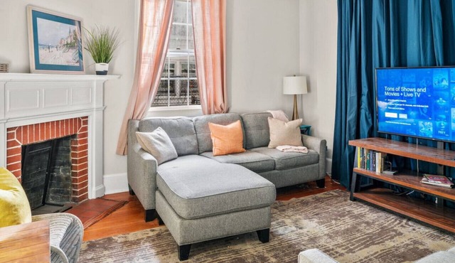 Simplicity on Sims | 3BR 1BA | Downtown