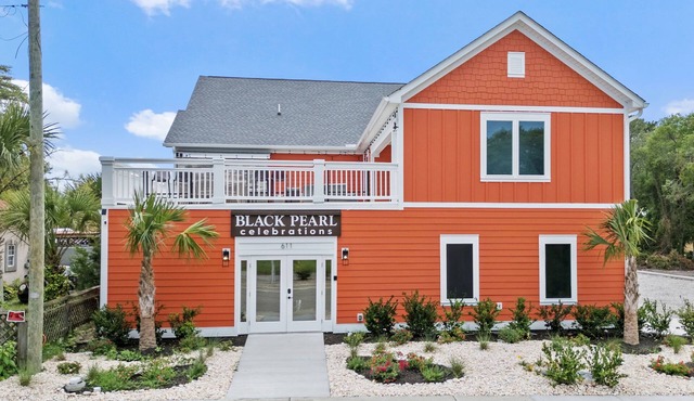 Sleeps 10 + Pool + Spa + Rooftop + Walk to Beach
