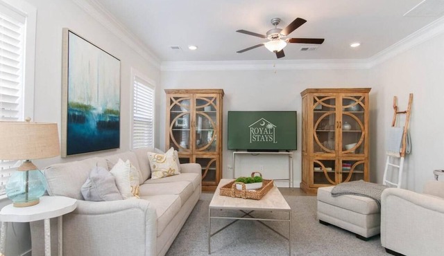 Southern Charming New Home-Mins to Beach & DT
