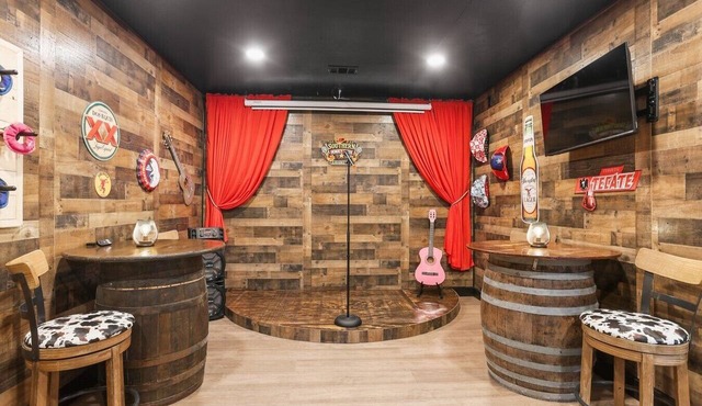 Southern Honky Tonk Modern Farmhouse w/Karaoke Stage & 100” Screen