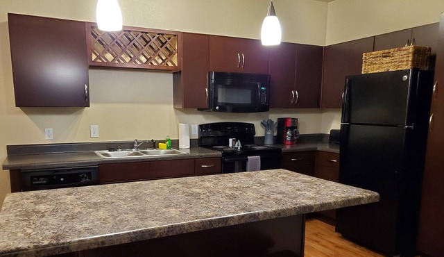 Spacious 2/2 15 Minutes to Downtown Charleston