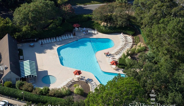 Spacious 2-Bed Villa w/Private Patio, Sleeps 4 in the heart of Sea Pines