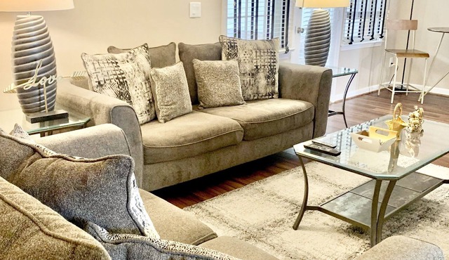 SPACIOUS 3 bedroom Family Townhome Getaway