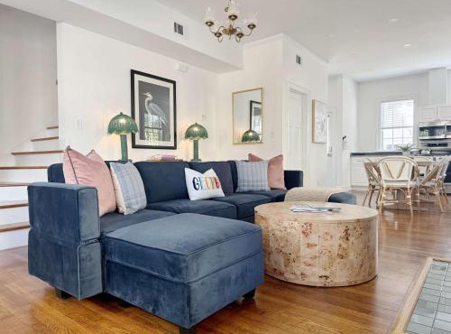 Spacious 3-Floor Downtown Retreat - Prime Location