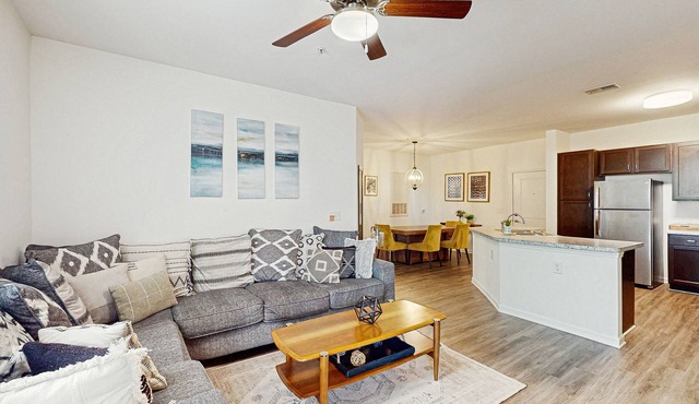Spacious 3BR in Pet Friendly Walkable Resort with a Pool