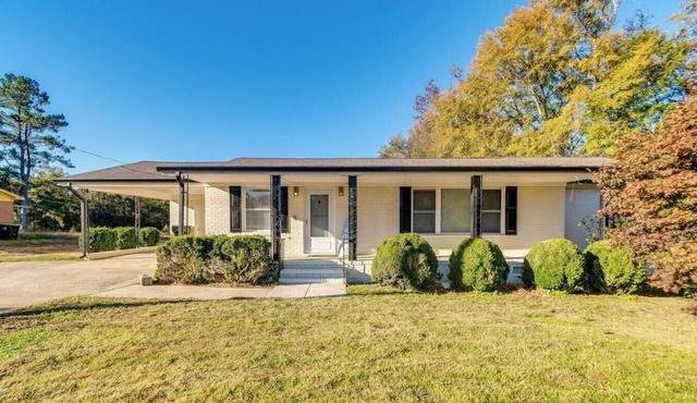 Spacious 4BR/2.5BA Pet-Friendly Home in Clayton, NC – Minutes from Raleigh, Sleeps 8 in Clayton