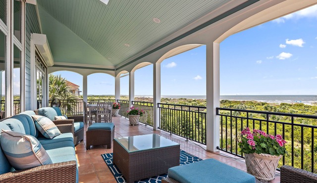 Spacious 5 bedroom home on Seabrook Island, private walkway to the beach!