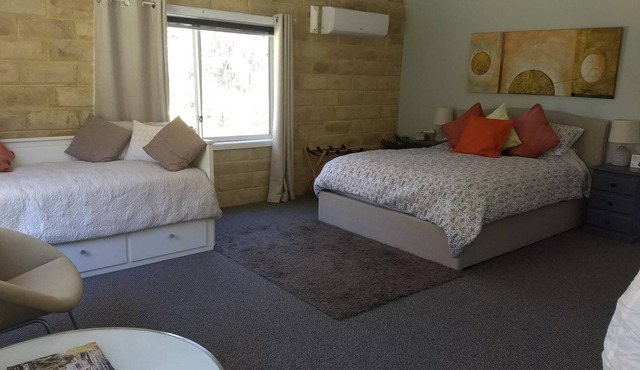 Spacious and modern room w ensuite (pet friendly) in Sutton Forest