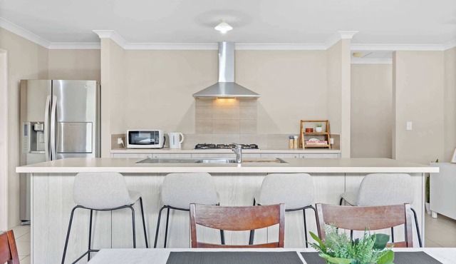 Spacious Beach House – Family Friendly in Dawesville
