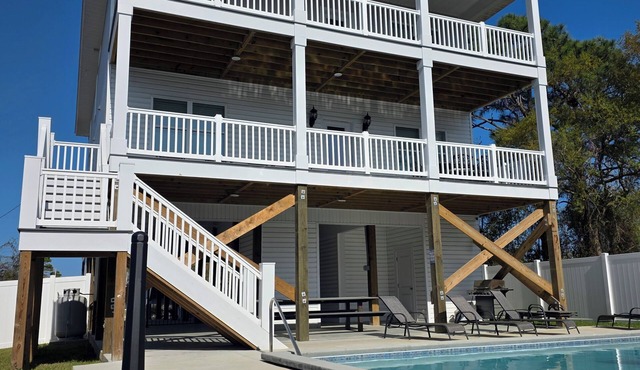 Spacious Family Retreat 5BR 5.5 Bath, Pool & Game Room in Atlantic Beach