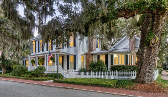 Spacious interiors, iconic Wilson Village location, Dual Living & Dining Rooms