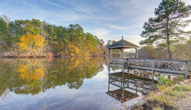 Spacious Lakefront Apt w/Deck in Fayetteville!