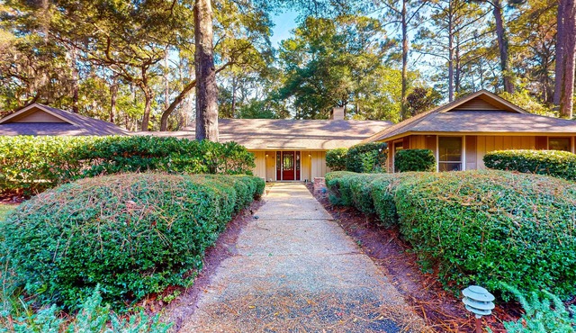 Spacious, Renovated House with Private Spa and Private Pool