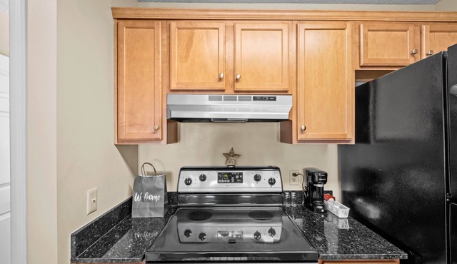 Special Right Now - Quiet Condo For Extended Stays Near Restaurants & Shops