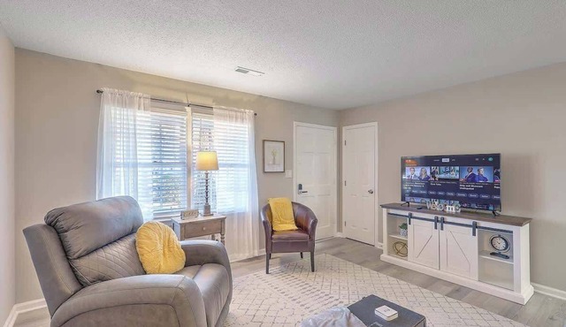 Stay near all Chas attractions, quiet comfort with fenced yard!