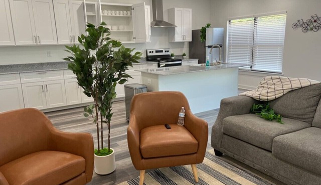 Staycation near Carowinds K Bed/2Q
