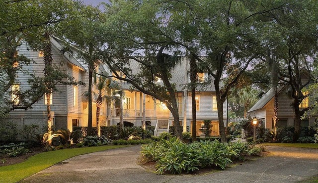 Stunning 6 BR 6+ BA home w/Private Pool, amazing views/dock! Amenity included!