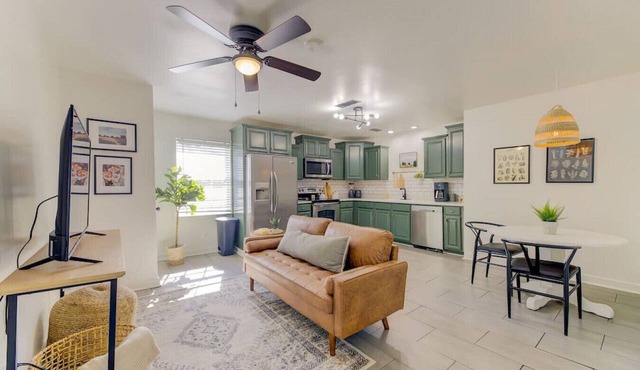 Stylish 1 BR Apt | Mins to ZOO, USC & Ft Jackson