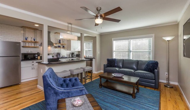 Stylish 1BR Apt w/KING Bed in Central Location in Winston-Salem