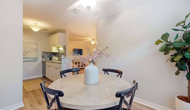 Stylish dog friendly, ground-floor getaway with pool, washer/dryer, & AC