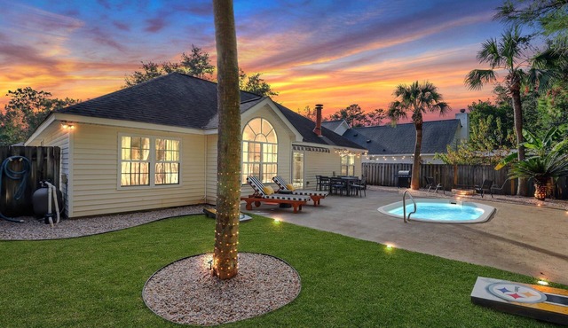 Stylish Escape: Pool, Game Room & Fire Pit - 9 Miles to Downtown