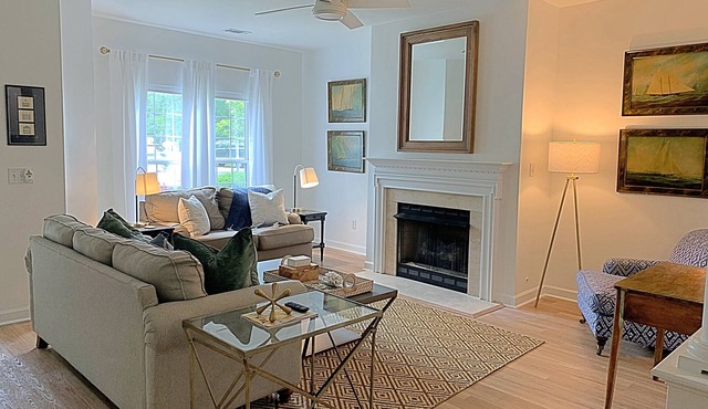 Stylish Executive Retreat 3 bedroom 2.5 bath