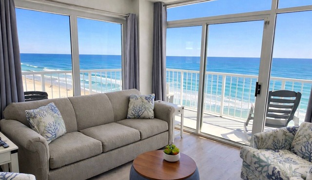 🌞Sunrises by the Sea🌞 Oceanfront🌞 3 Bedroom 2 Bath w/laundry room in unit