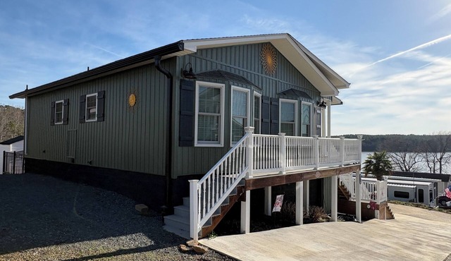 Sunset Escape-Gorgeous Badin Lake Home!