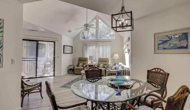 Sunset Rentals | Colonnade Club 206
