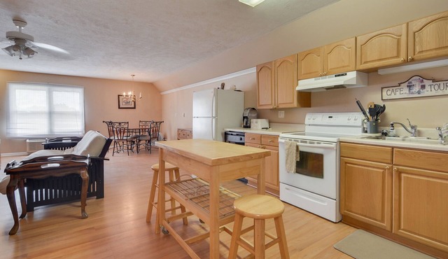 Terrific Apartment on Top of Barn, Beautiful, quiet and dog friendly!