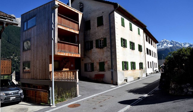Tgesa Pasch – Alpine flat with castle & mountain views near Savognin in Surses