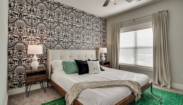 The Alice: King Bed - Top Floor - Pool & Gym - WiFi - Washer/Dryer - Ft Gordon