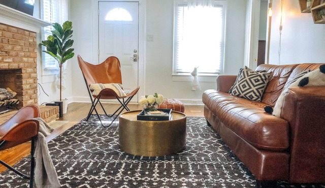 The Belmont BnB ★ On Main ★ Walk to Downtown