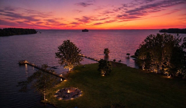 The G.O.A.T's Retreat at Goat Island w/Pool, Boat Ramp & Pier